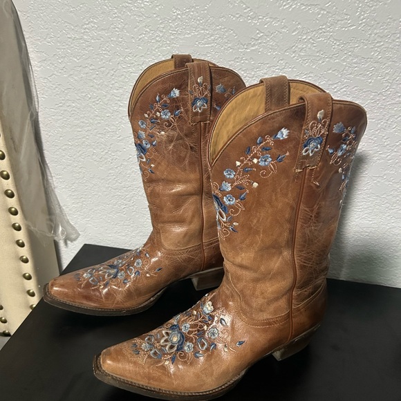 Analise Western Boots by Shyanne! - Picture 2 of 6